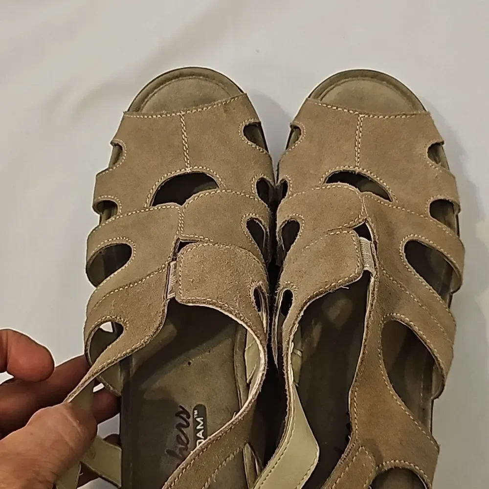 Skechers arch fit wedge platform sandals size‎ 9 Tan